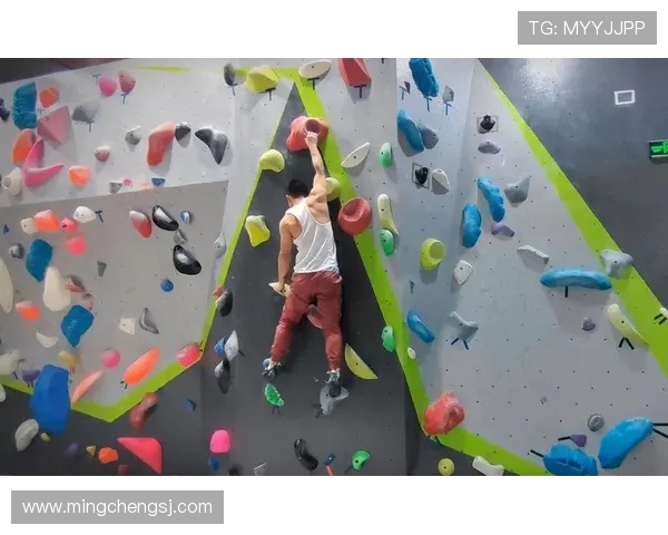 西安攀岩队团队协作能力提升显著再创攀岩赛事新高峰 西安攀岩队团队协作能力提升显著再创攀岩赛事新高峰