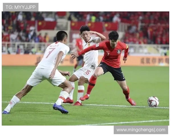 国足与韩国激战正酣精彩瞬间回顾与分析图片集锦