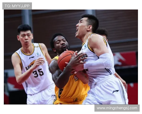 新疆与辽宁首场对决精彩纷呈球迷期待两队激烈碰撞的精彩时刻