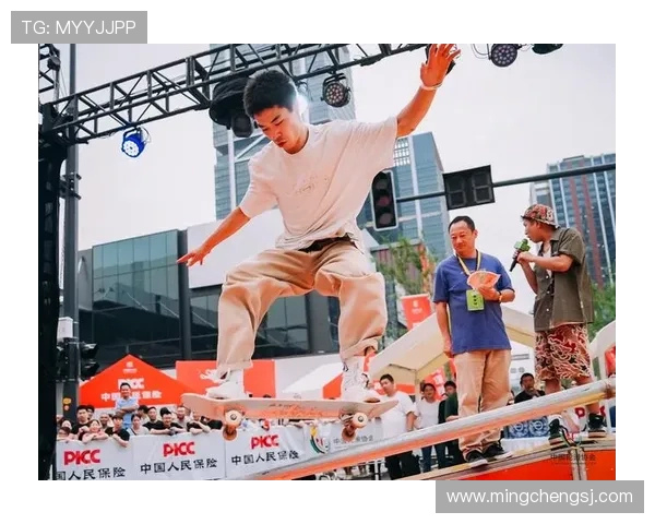 南京攀岩队在滑板精英赛中的速度表现引发热议与关注